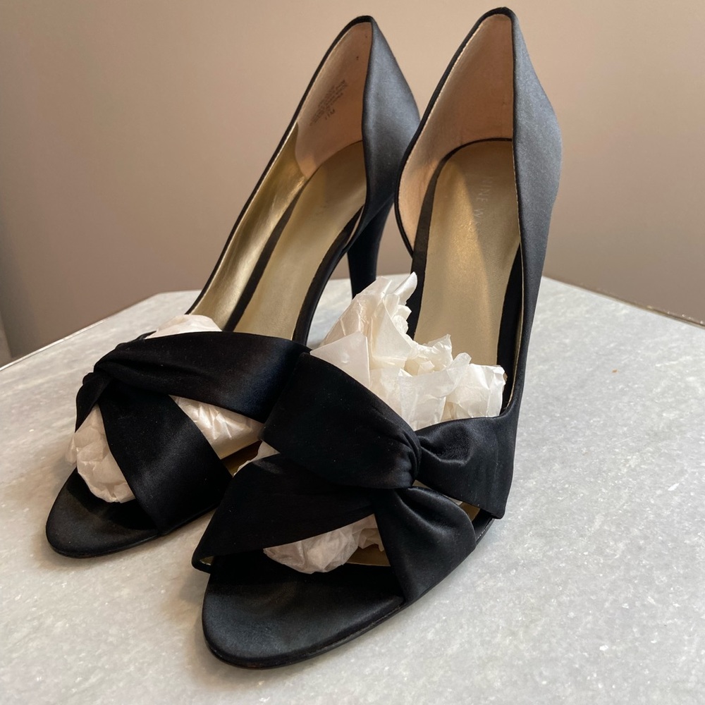 NINE WEST Black Satin Elegant Peep Toe Heels Size 11